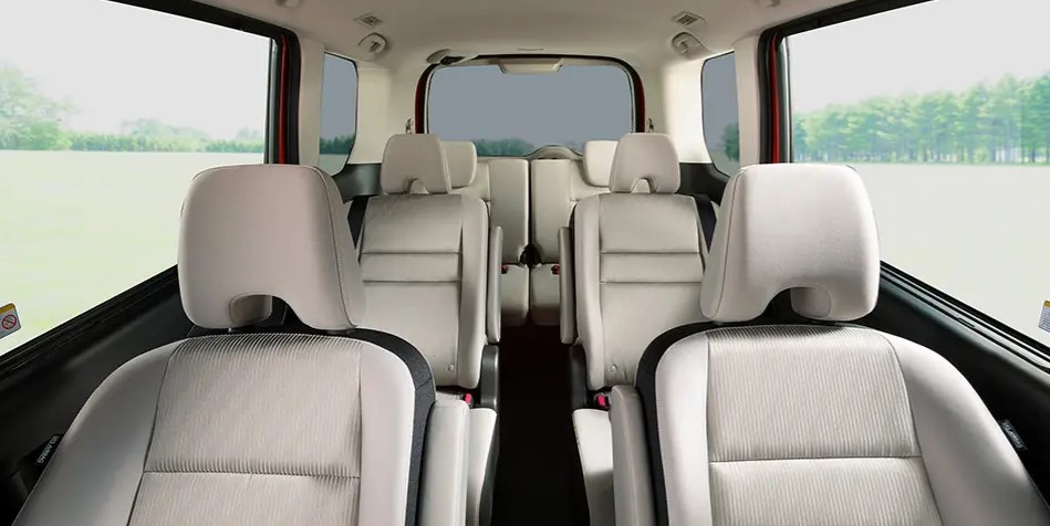 Фото салона Nissan Serena