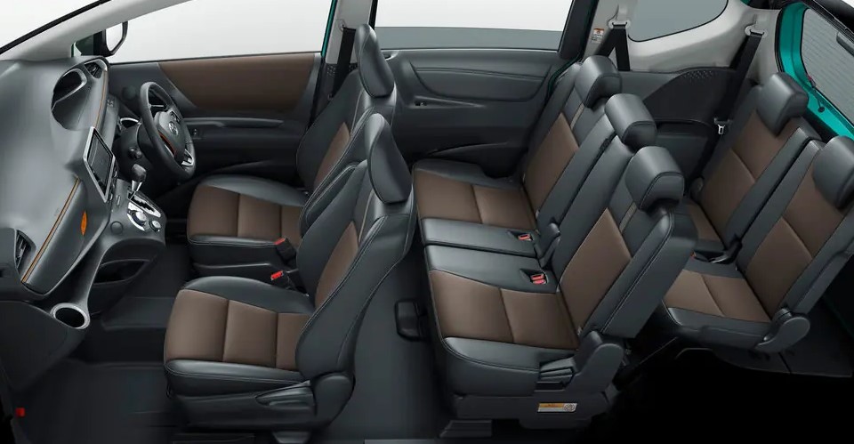 Фото салона Toyota Sienta