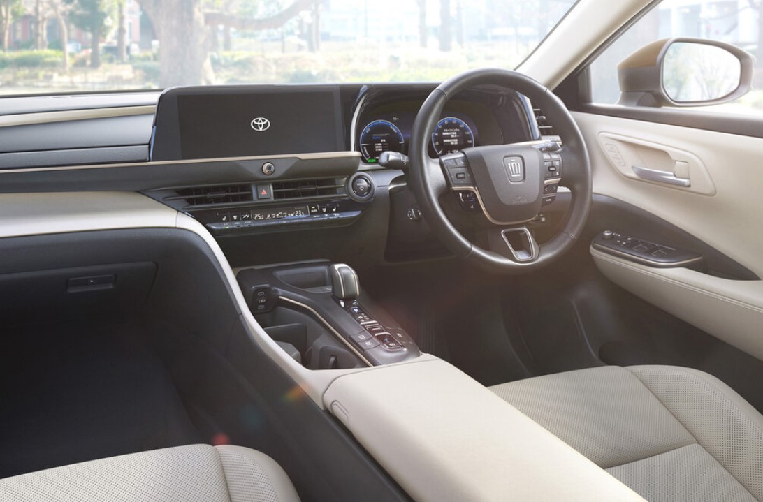 Салон Toyota Crown 2022
