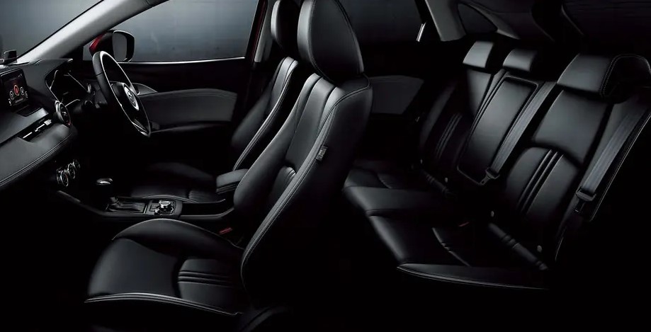интерьер Mazda CX-3 сзади
