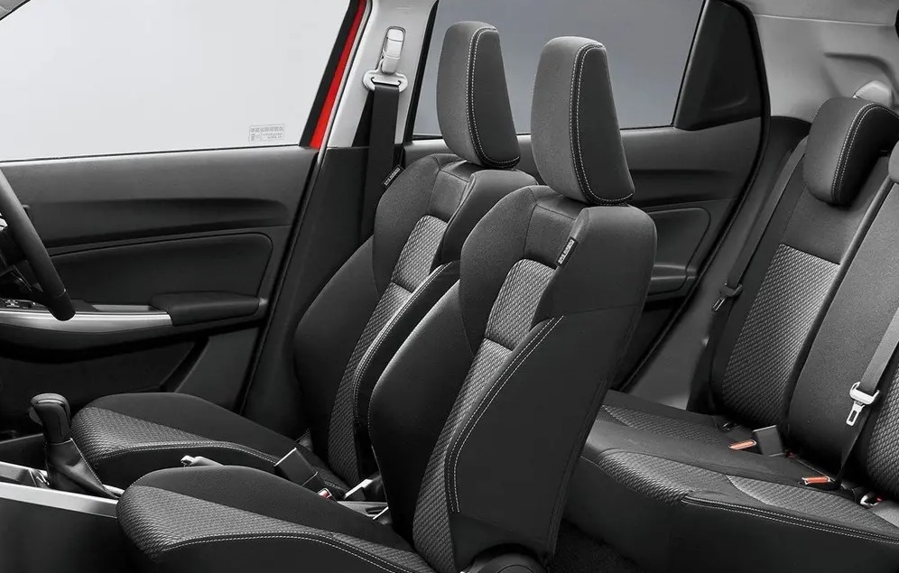 Фото интерьера Suzuki Swift