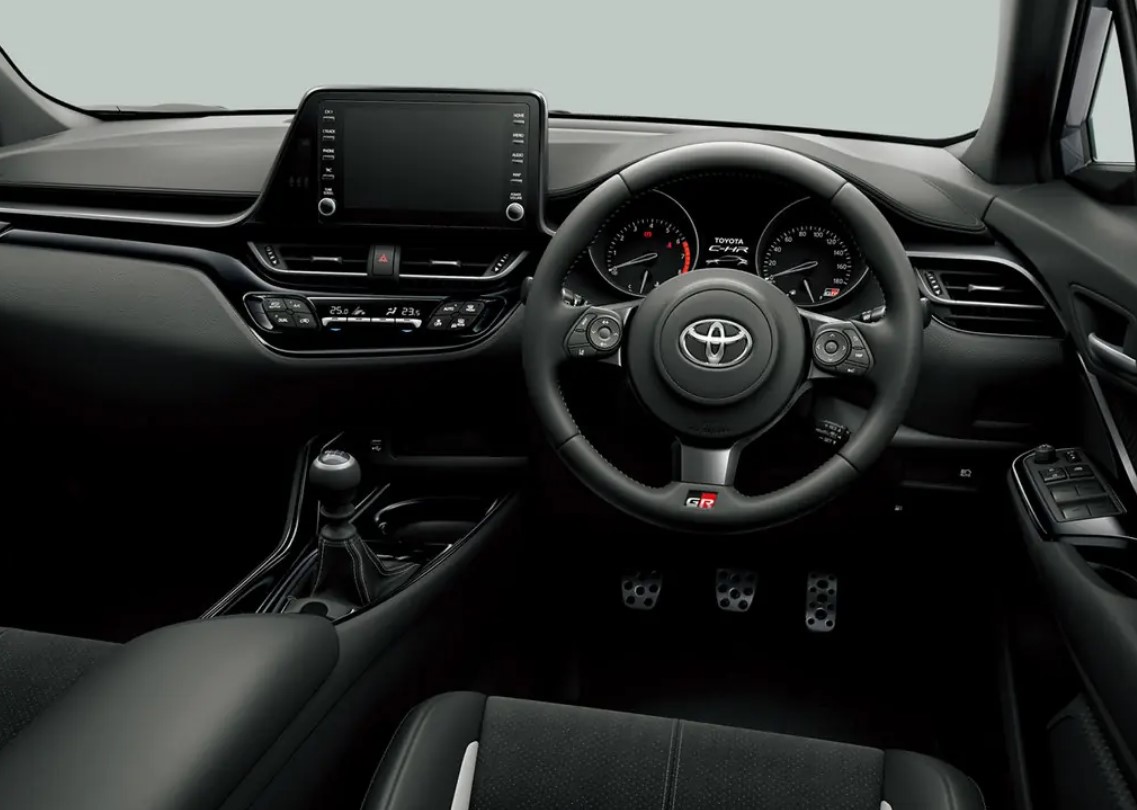 Фото салона Toyota C-HR рестайлинг 2019