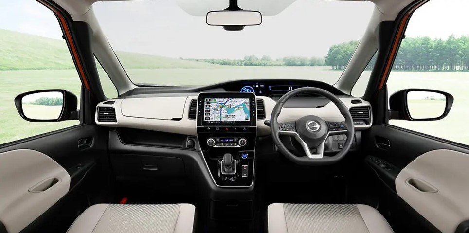 Салон Nissan Serena